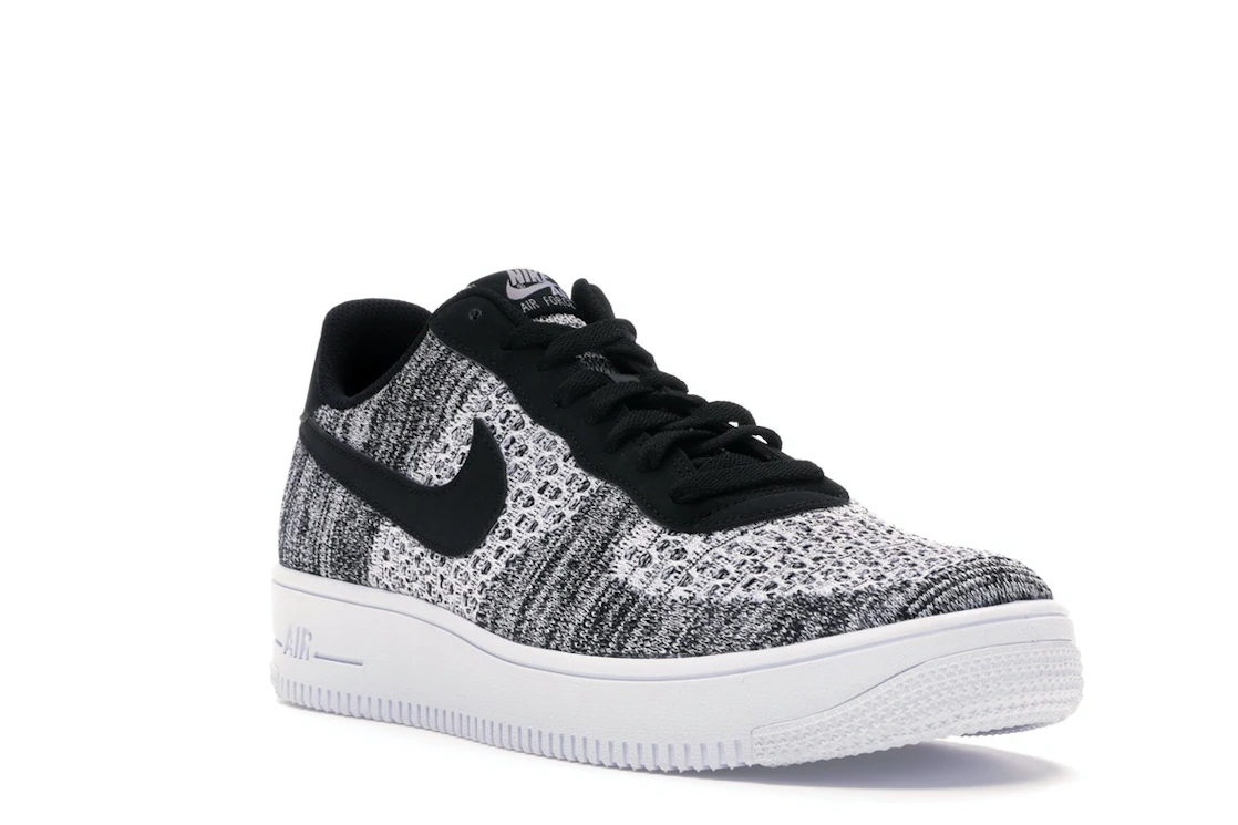 Vue 6 de Nike Air Force 1 Flyknit 2 Black Pure Platinum