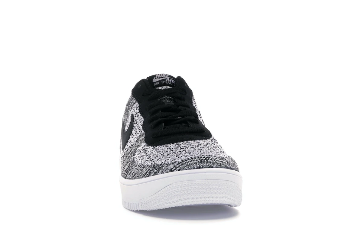 Vue 9 de Nike Air Force 1 Flyknit 2 Black Pure Platinum