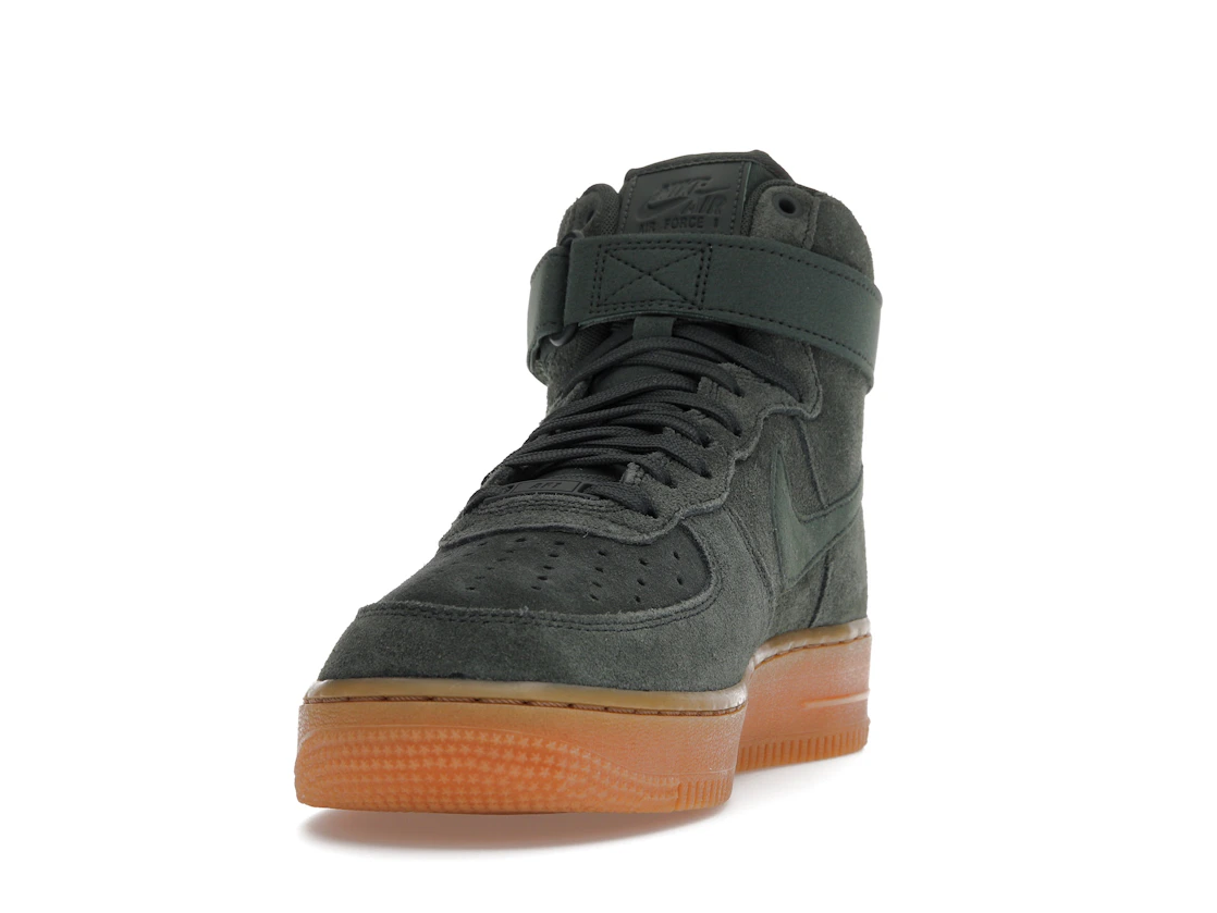 Vue 12 de Nike Air Force 1 High '07 LV8 Suede Vintage Green