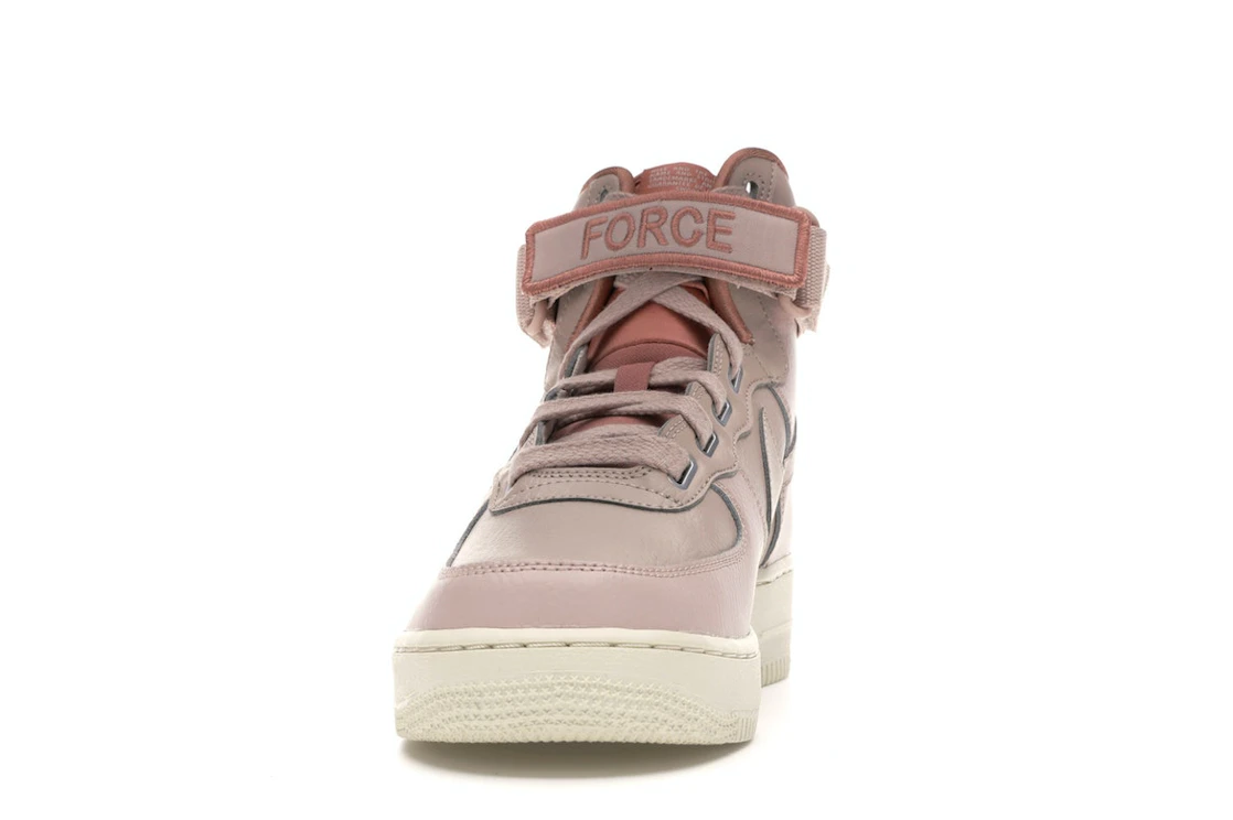 Vue 11 de Nike Air Force 1 High Utility Particle Beige 