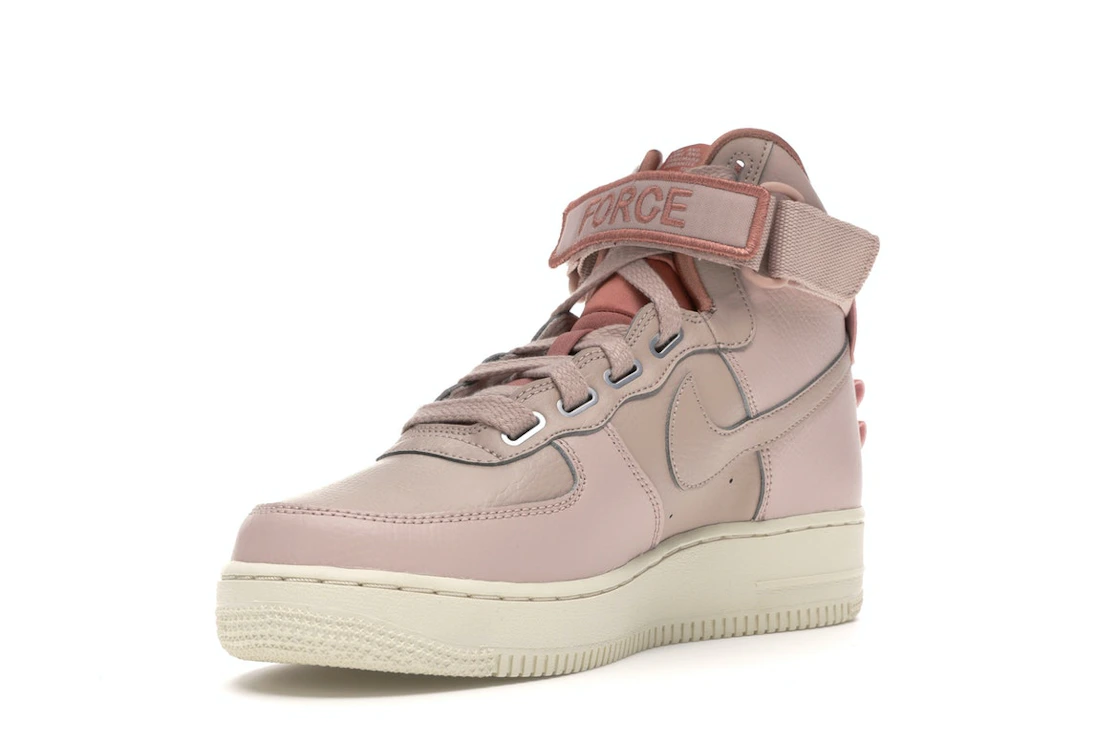 Vue 14 de Nike Air Force 1 High Utility Particle Beige 