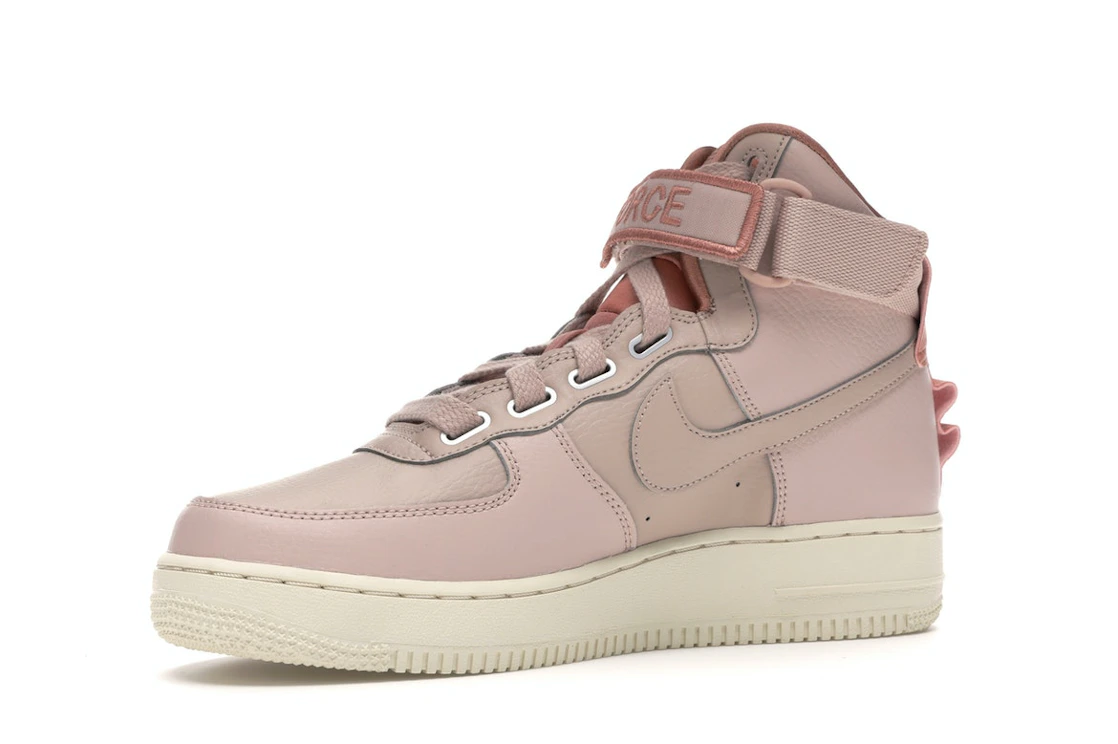 Vue 16 de Nike Air Force 1 High Utility Particle Beige 