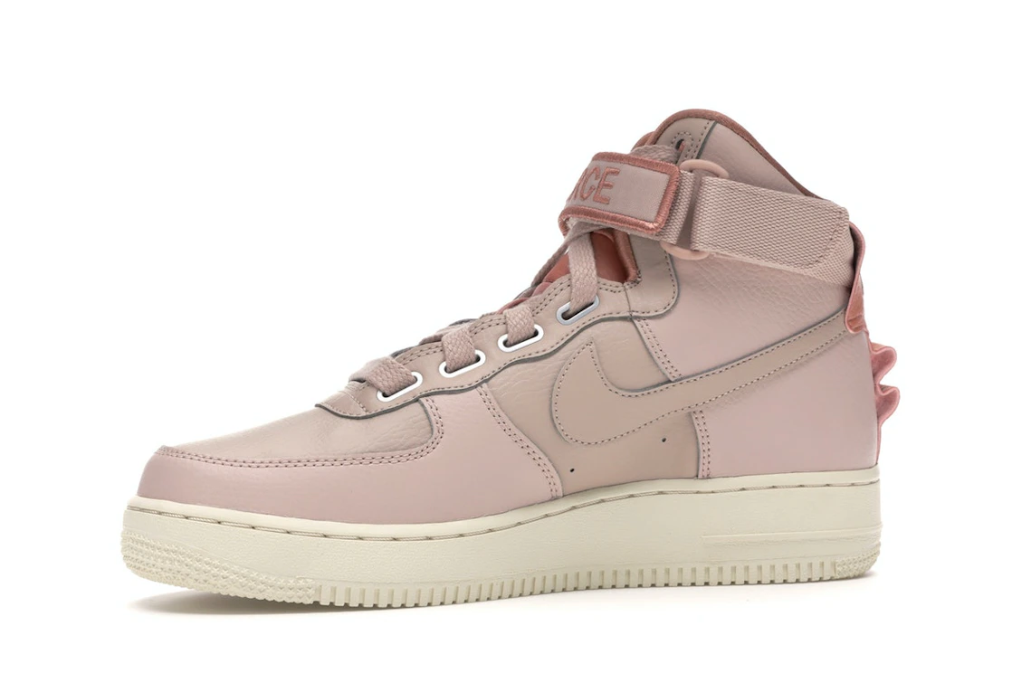 Vue 17 de Nike Air Force 1 High Utility Particle Beige 