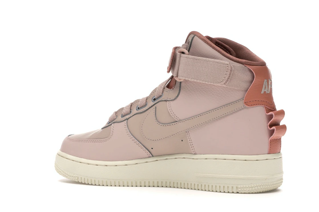 Vue 22 de Nike Air Force 1 High Utility Particle Beige 