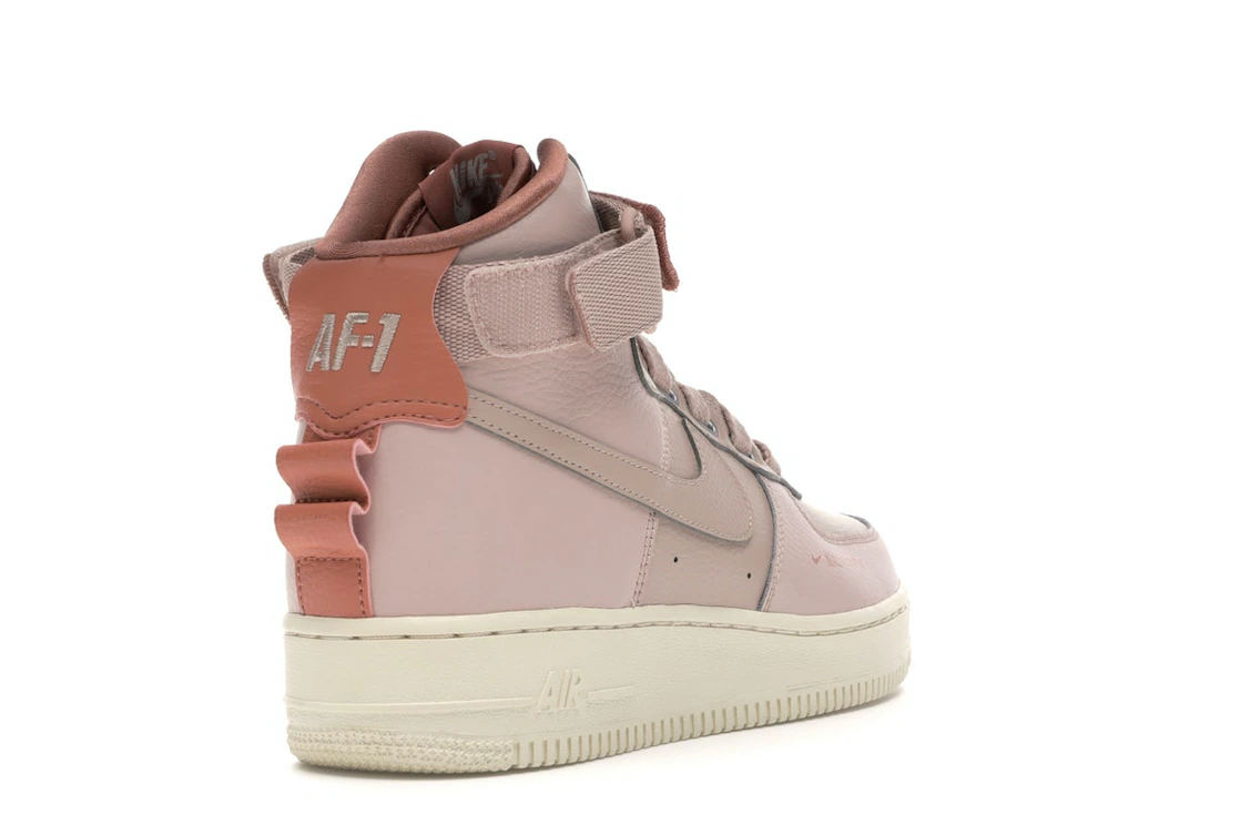 Vue 31 de Nike Air Force 1 High Utility Particle Beige 