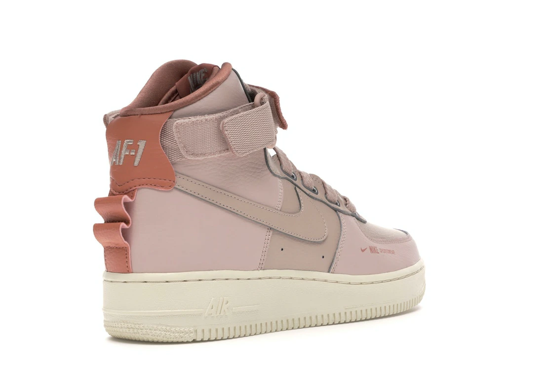 Vue 32 de Nike Air Force 1 High Utility Particle Beige 