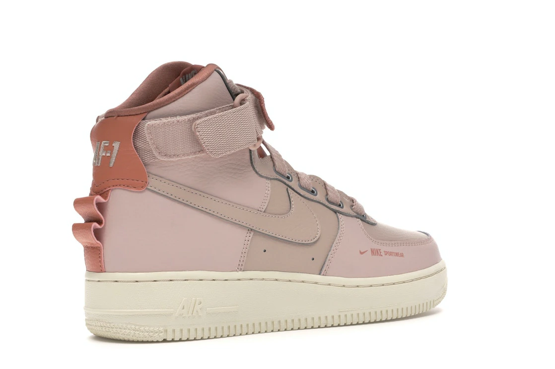 Vue 33 de Nike Air Force 1 High Utility Particle Beige 