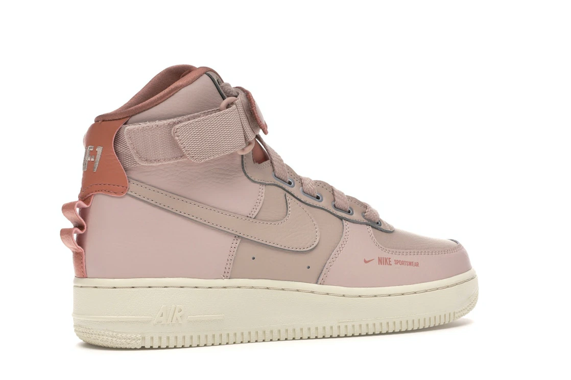 Vue 34 de Nike Air Force 1 High Utility Particle Beige 