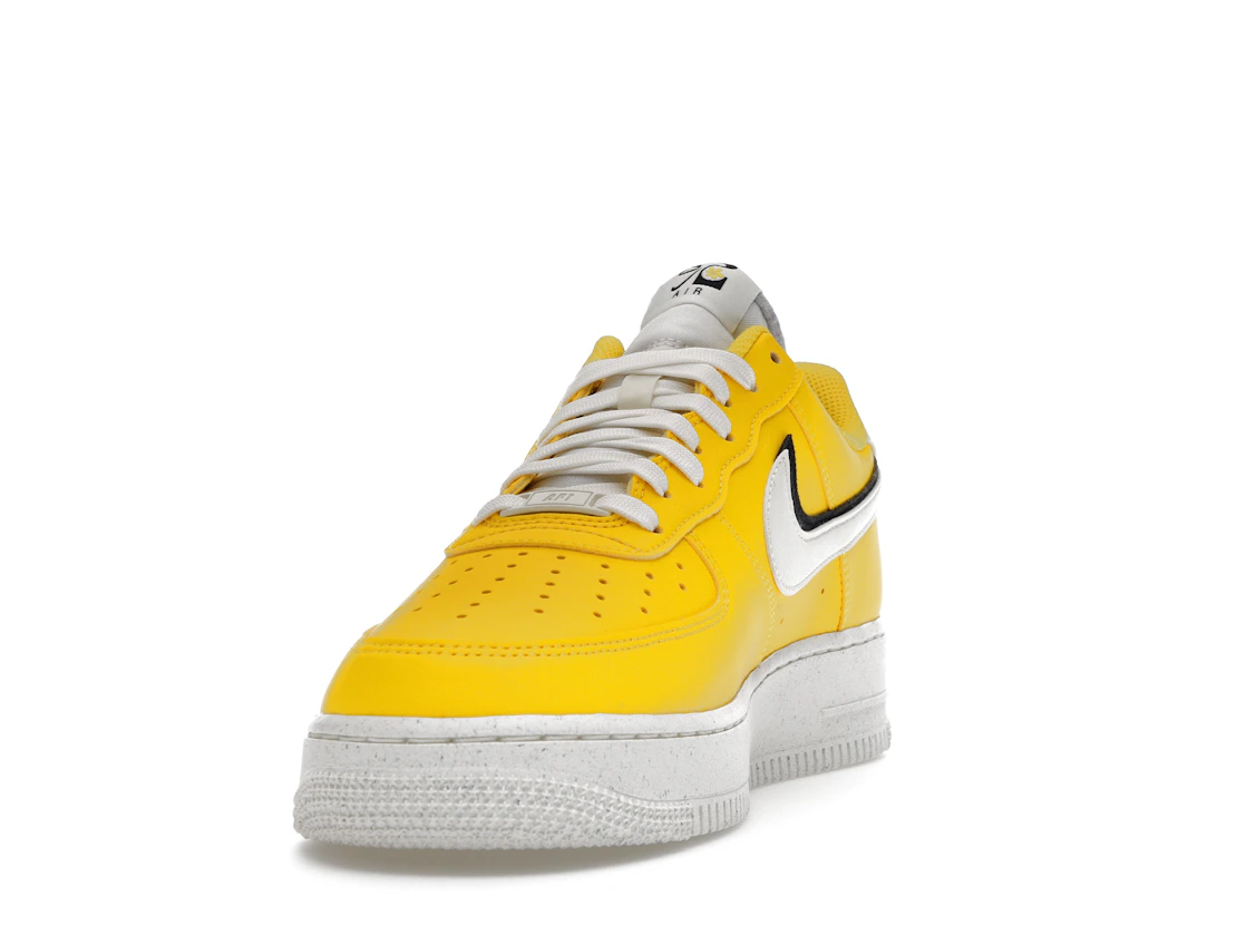 Vue 12 de Nike Air Force 1 Low '07 LV8 Tour Yellow Sail Black