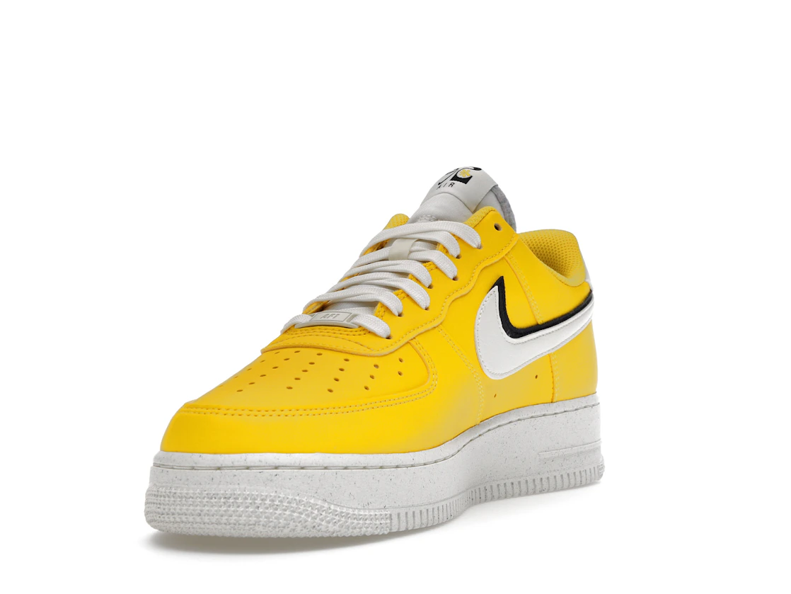 Vue 13 de Nike Air Force 1 Low '07 LV8 Tour Yellow Sail Black