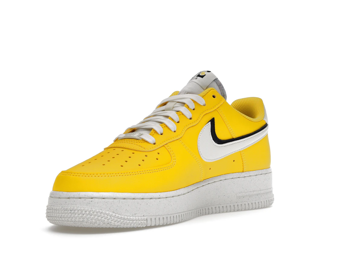 Vue 14 de Nike Air Force 1 Low '07 LV8 Tour Yellow Sail Black
