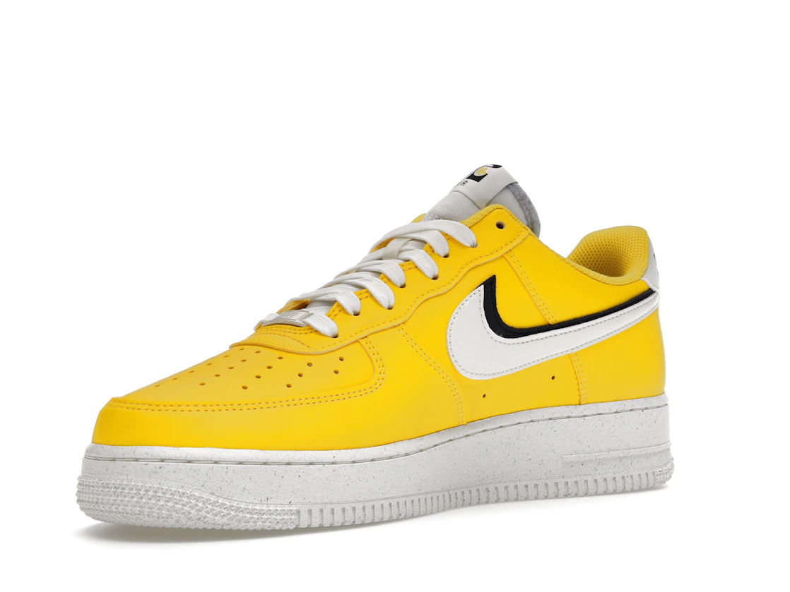 Vue 15 de Nike Air Force 1 Low '07 LV8 Tour Yellow Sail Black