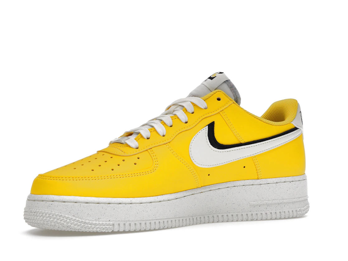 Vue 16 de Nike Air Force 1 Low '07 LV8 Tour Yellow Sail Black