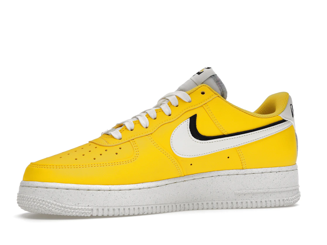 Vue 17 de Nike Air Force 1 Low '07 LV8 Tour Yellow Sail Black