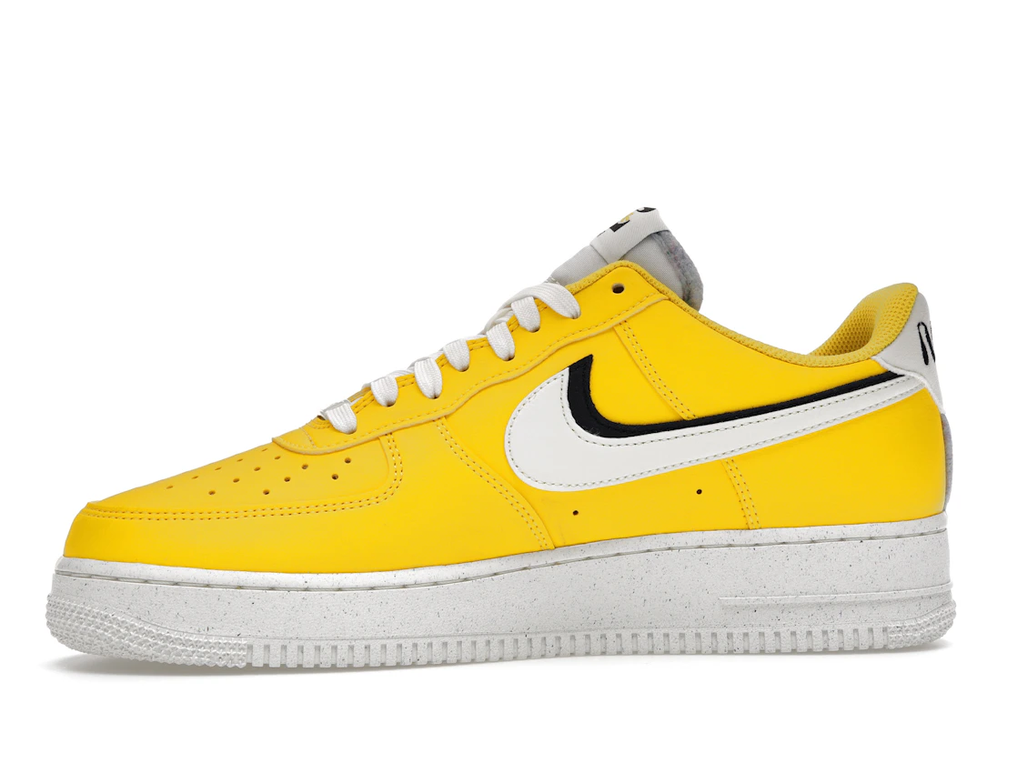Vue 18 de Nike Air Force 1 Low '07 LV8 Tour Yellow Sail Black