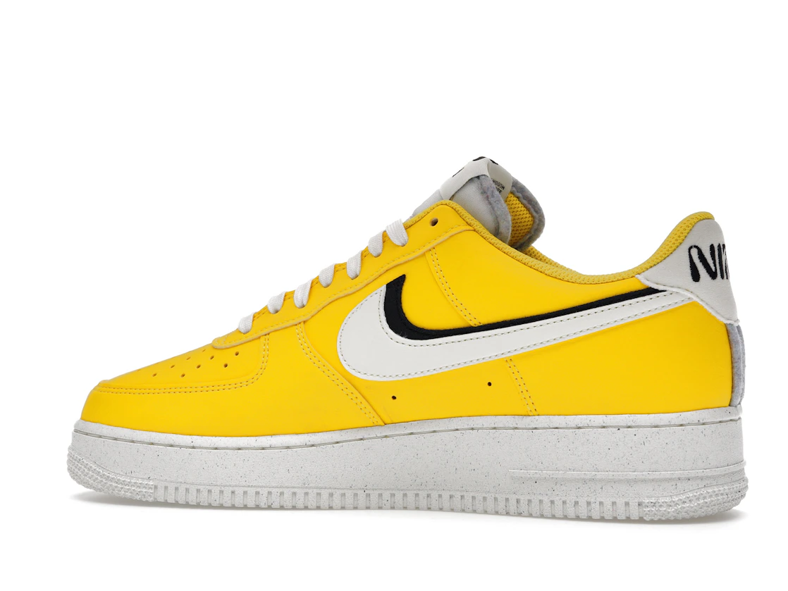 Vue 21 de Nike Air Force 1 Low '07 LV8 Tour Yellow Sail Black