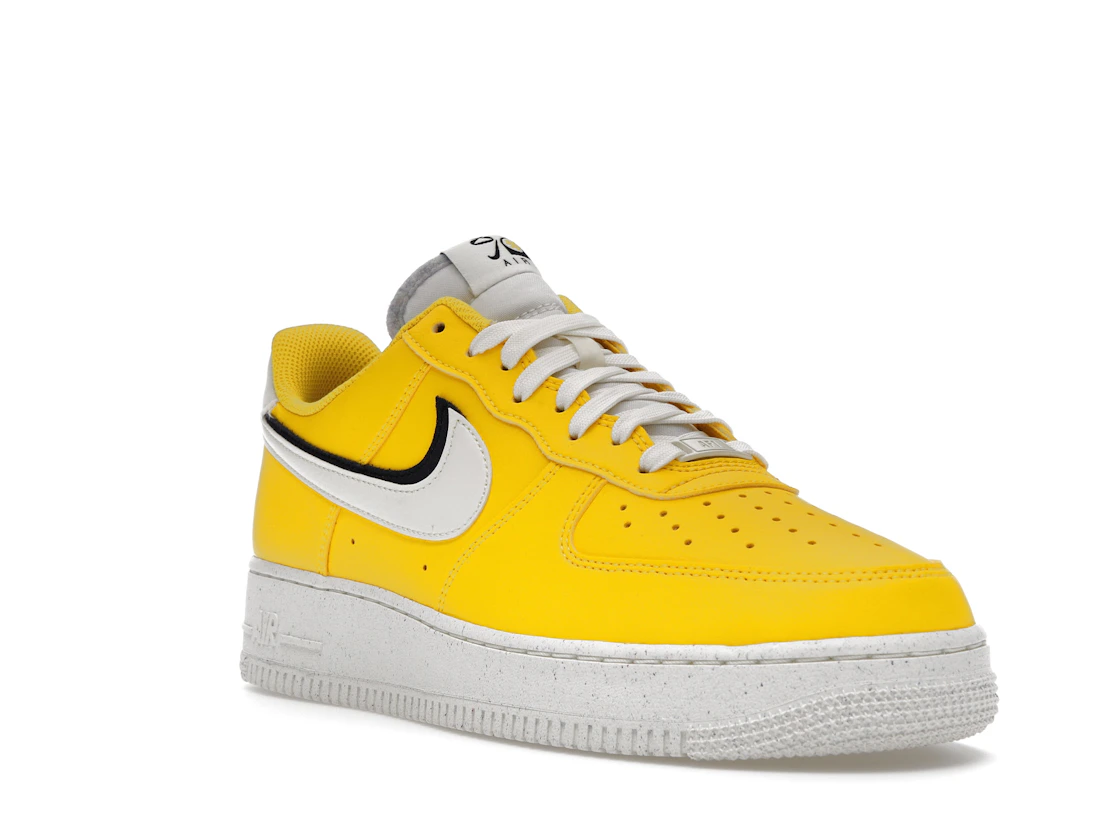 Vue 6 de Nike Air Force 1 Low '07 LV8 Tour Yellow Sail Black