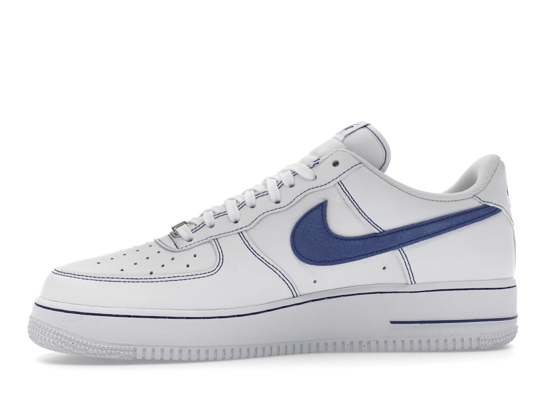 Vue 18 de Nike Air Force 1 Low '07 LV8 White Deep Royal Blue