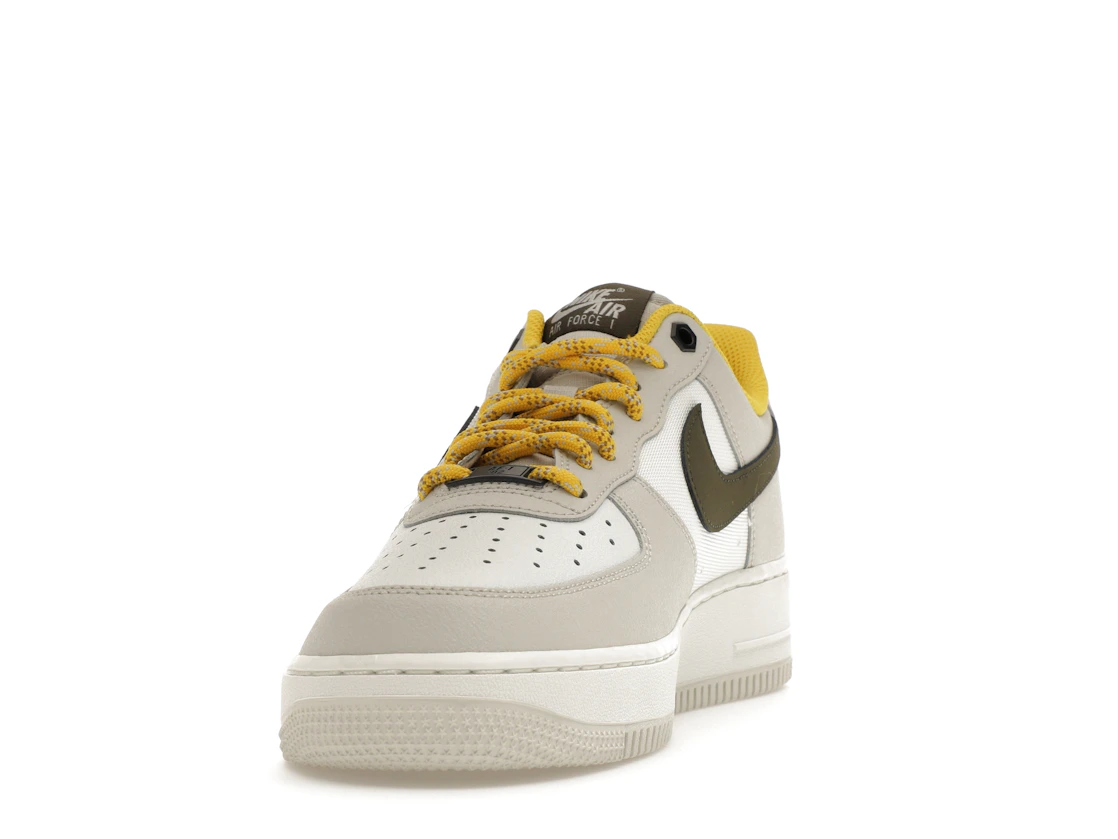 Vue 12 de Nike Air Force 1 Low '07 PRM Light Bone Cargo Khaki Vivid Sulfur