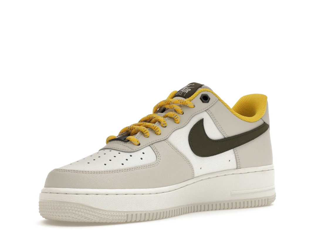 Vue 15 de Nike Air Force 1 Low '07 PRM Light Bone Cargo Khaki Vivid Sulfur