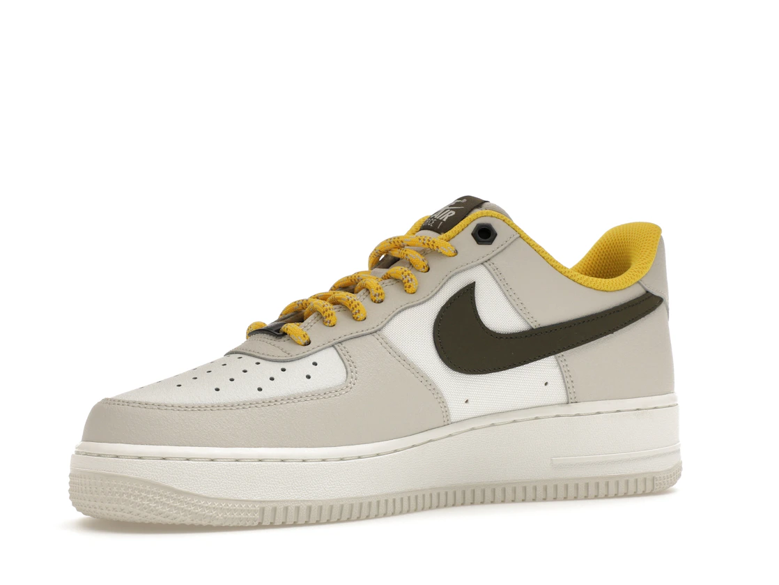 Vue 16 de Nike Air Force 1 Low '07 PRM Light Bone Cargo Khaki Vivid Sulfur