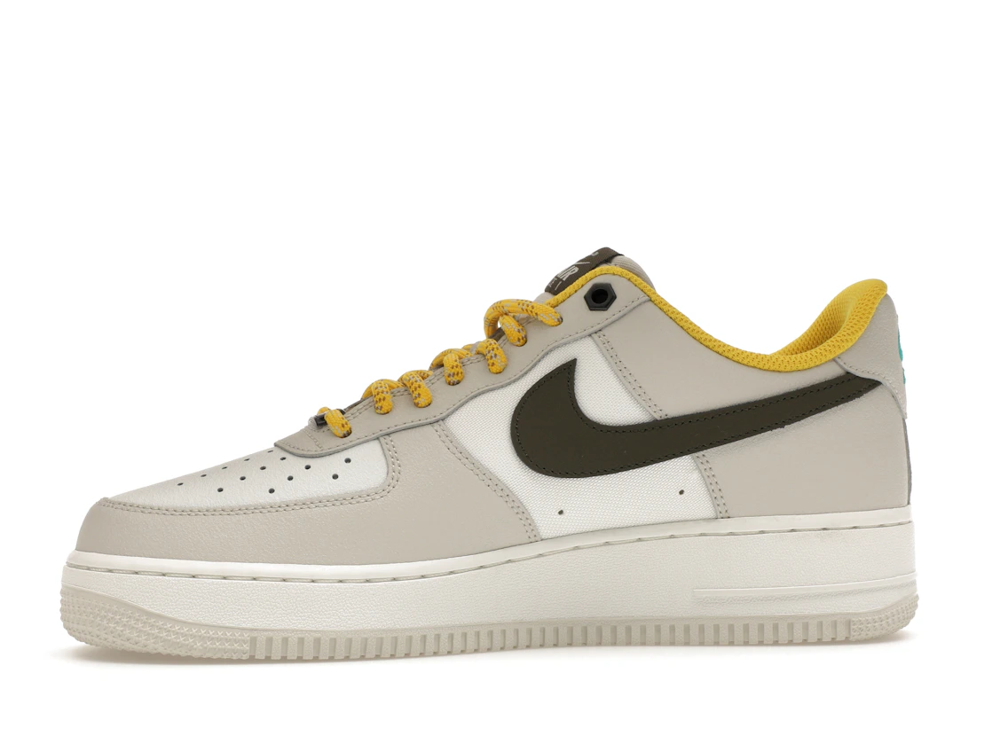 Vue 18 de Nike Air Force 1 Low '07 PRM Light Bone Cargo Khaki Vivid Sulfur