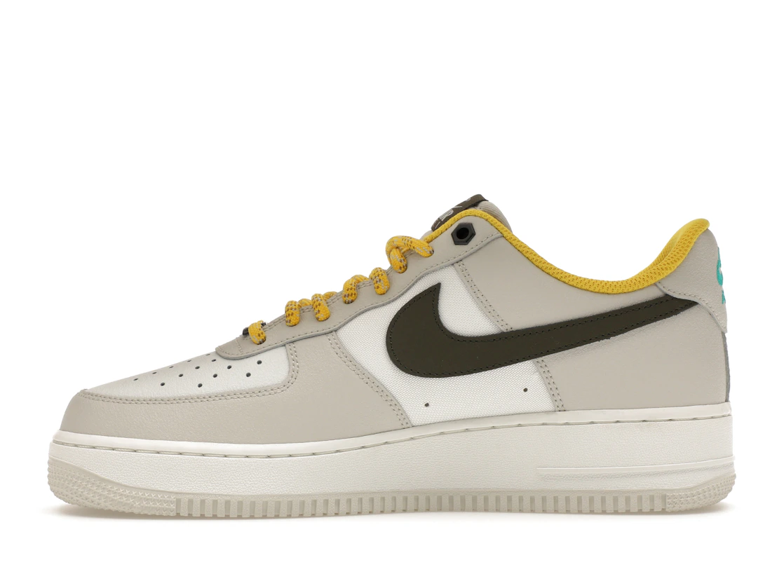 Vue 19 de Nike Air Force 1 Low '07 PRM Light Bone Cargo Khaki Vivid Sulfur