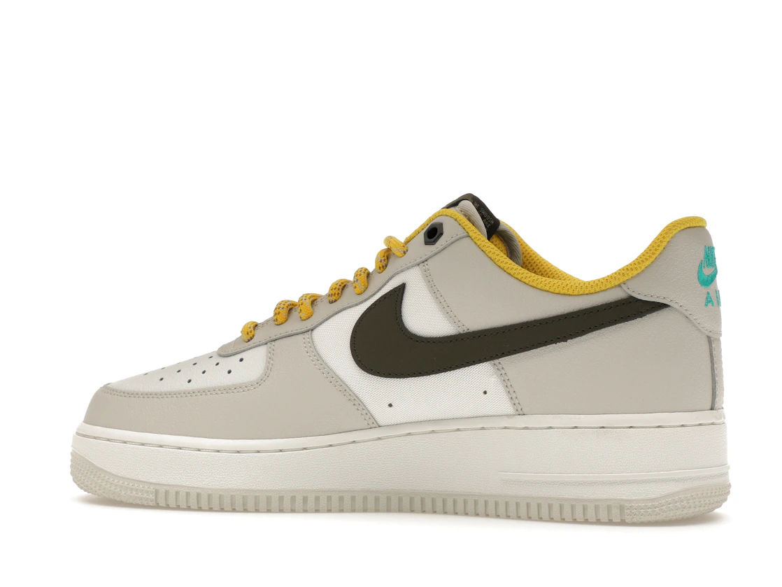 Vue 21 de Nike Air Force 1 Low '07 PRM Light Bone Cargo Khaki Vivid Sulfur