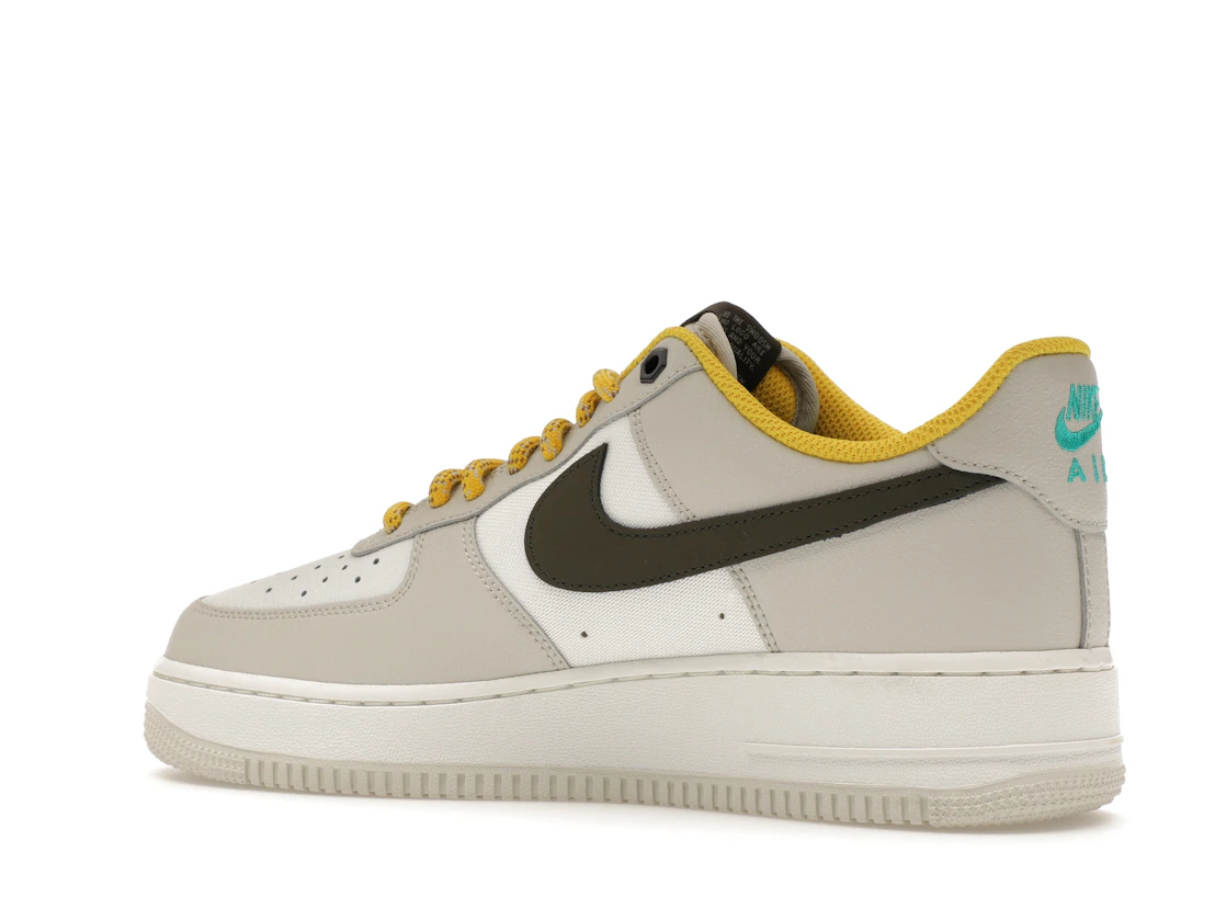 Vue 22 de Nike Air Force 1 Low '07 PRM Light Bone Cargo Khaki Vivid Sulfur
