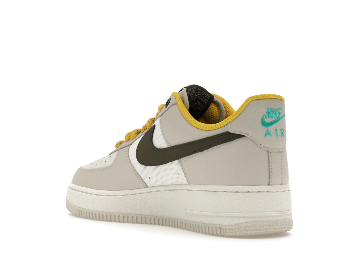 Vue 24 de Nike Air Force 1 Low '07 PRM Light Bone Cargo Khaki Vivid Sulfur