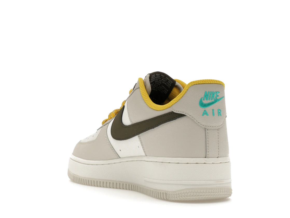 Vue 25 de Nike Air Force 1 Low '07 PRM Light Bone Cargo Khaki Vivid Sulfur