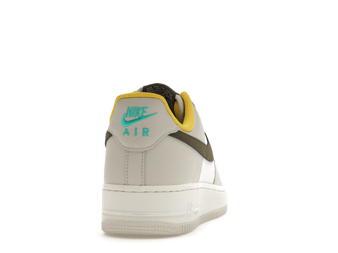 Vue 29 de Nike Air Force 1 Low '07 PRM Light Bone Cargo Khaki Vivid Sulfur