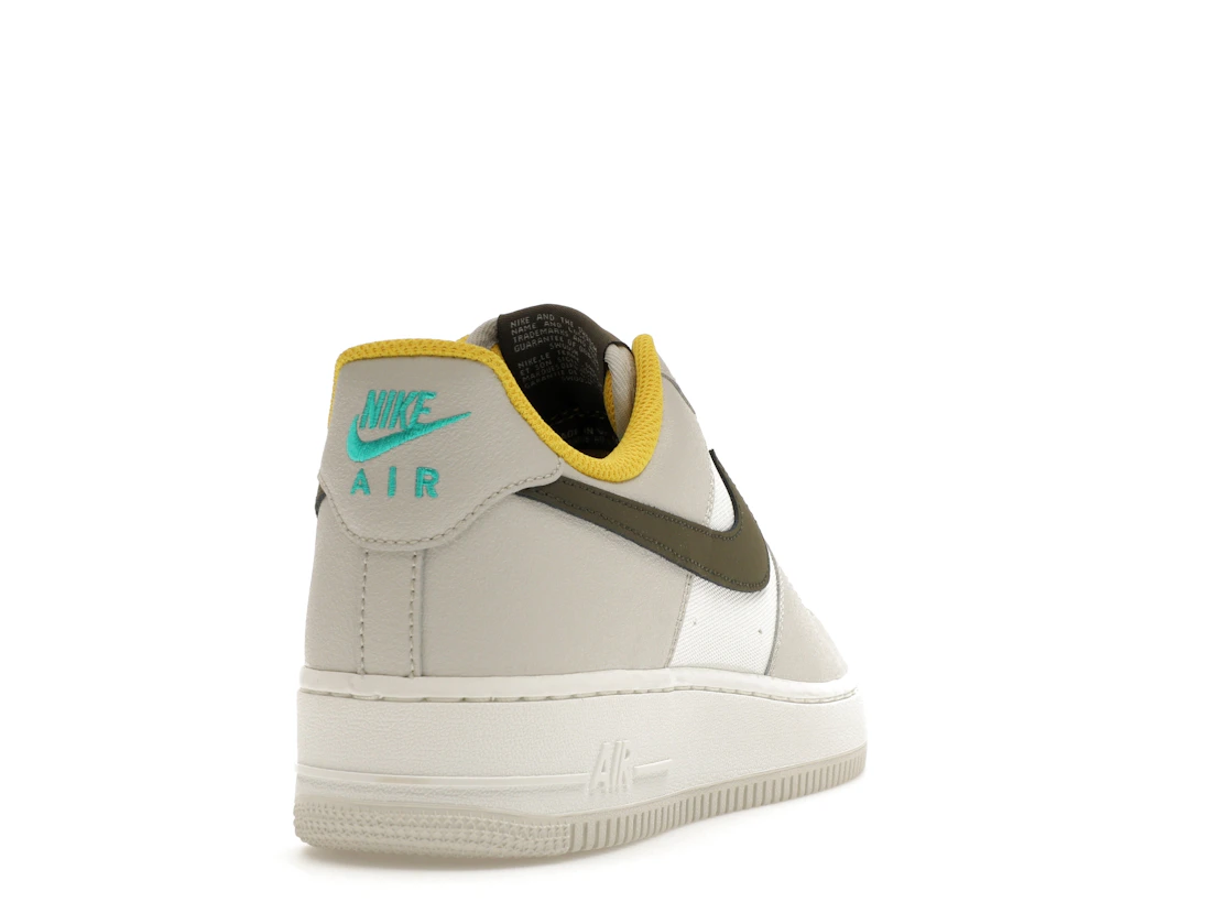 Vue 30 de Nike Air Force 1 Low '07 PRM Light Bone Cargo Khaki Vivid Sulfur