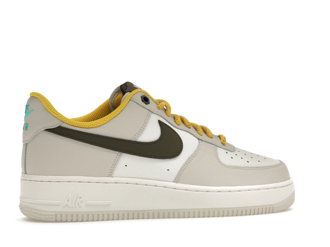 Vue 35 de Nike Air Force 1 Low '07 PRM Light Bone Cargo Khaki Vivid Sulfur