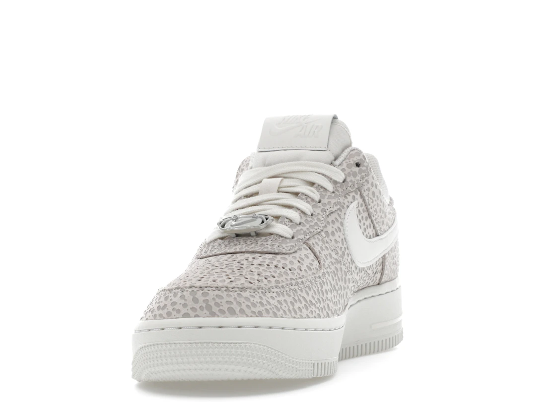 Vue 12 de Nike Air Force 1 Low '07 PRM Safari Photon Dust 