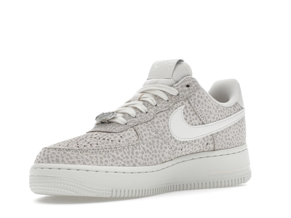 Vue 15 de Nike Air Force 1 Low '07 PRM Safari Photon Dust 
