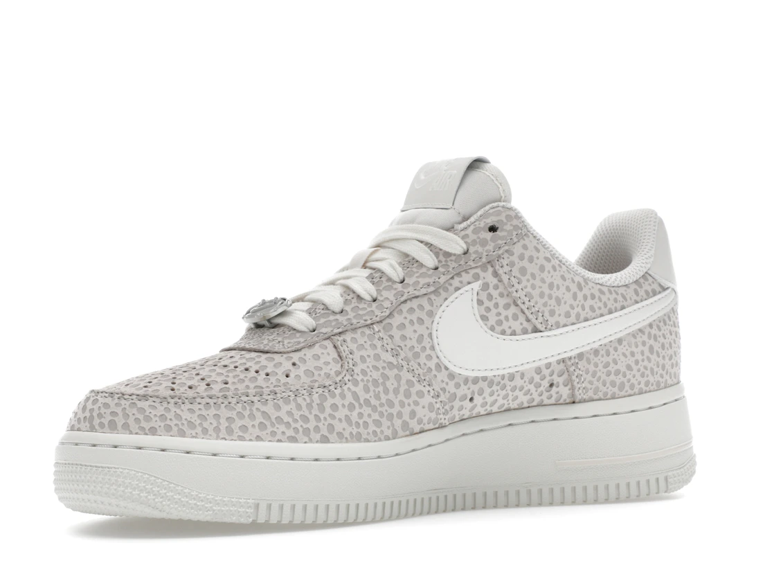 Vue 16 de Nike Air Force 1 Low '07 PRM Safari Photon Dust 