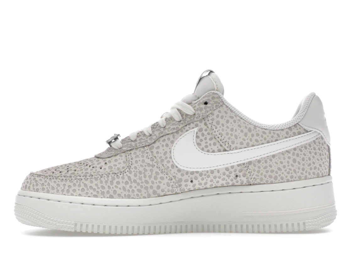 Vue 19 de Nike Air Force 1 Low '07 PRM Safari Photon Dust 