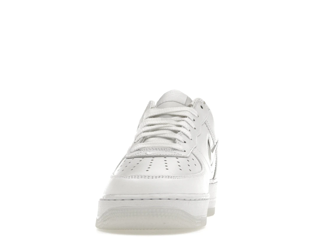 Vue 11 de Nike Air Force 1 Low '07 Retro Color of the Month Jewel Swoosh Triple White