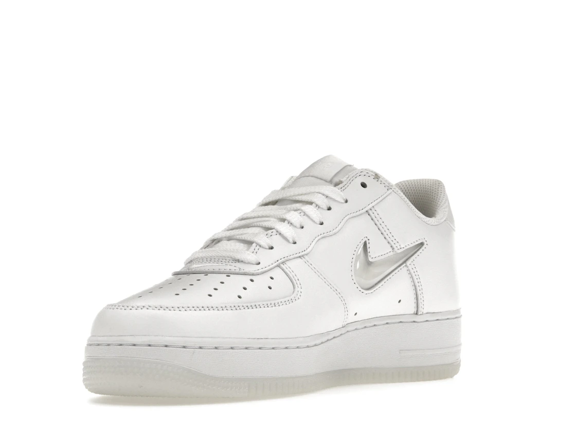 Vue 14 de Nike Air Force 1 Low '07 Retro Color of the Month Jewel Swoosh Triple White
