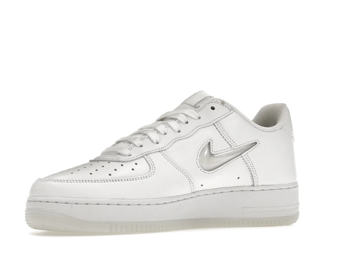 Vue 16 de Nike Air Force 1 Low '07 Retro Color of the Month Jewel Swoosh Triple White