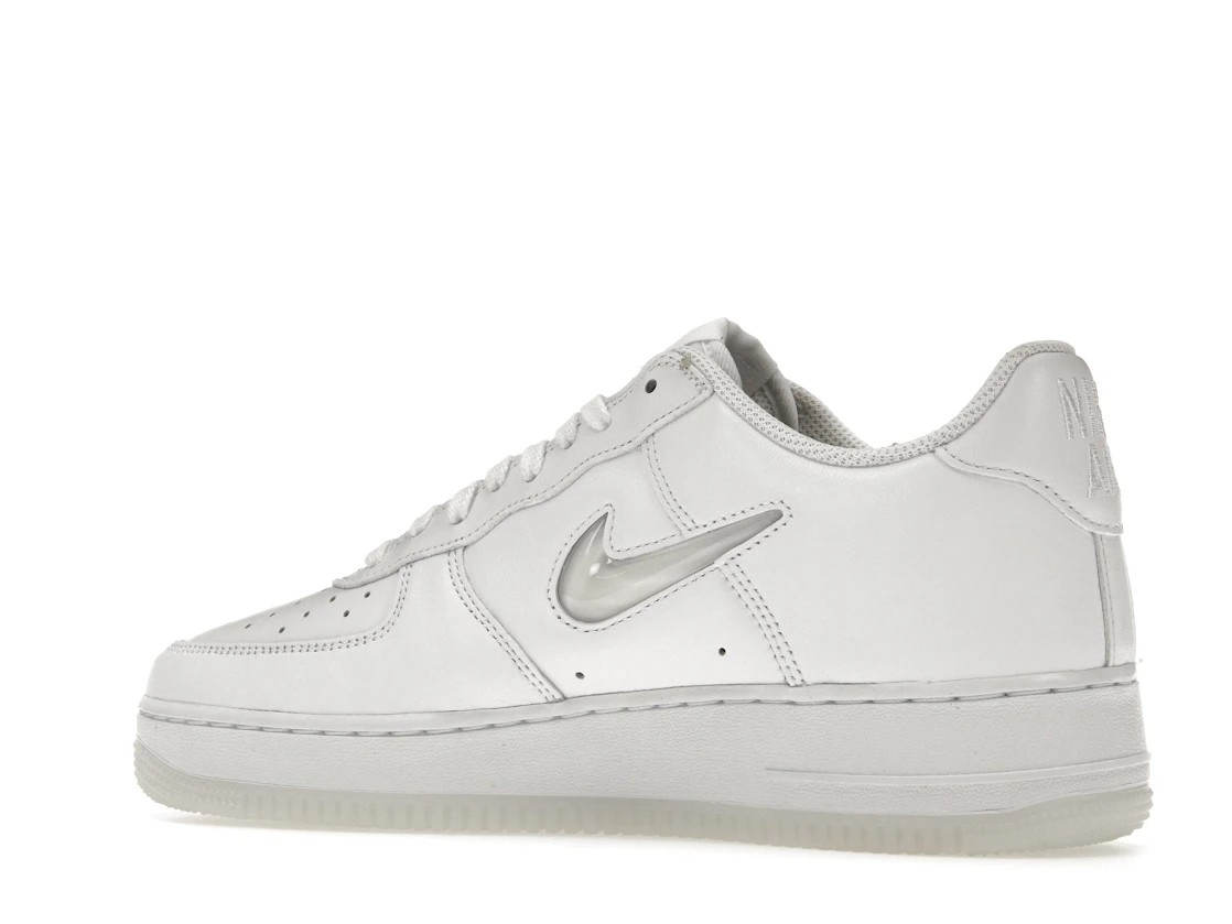 Vue 22 de Nike Air Force 1 Low '07 Retro Color of the Month Jewel Swoosh Triple White