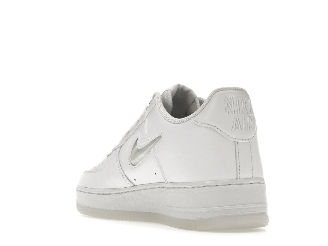Vue 25 de Nike Air Force 1 Low '07 Retro Color of the Month Jewel Swoosh Triple White