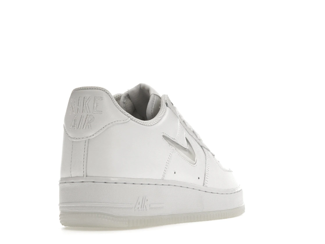 Vue 31 de Nike Air Force 1 Low '07 Retro Color of the Month Jewel Swoosh Triple White
