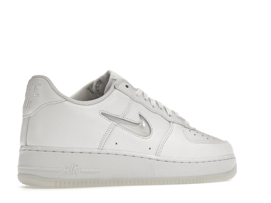Vue 34 de Nike Air Force 1 Low '07 Retro Color of the Month Jewel Swoosh Triple White