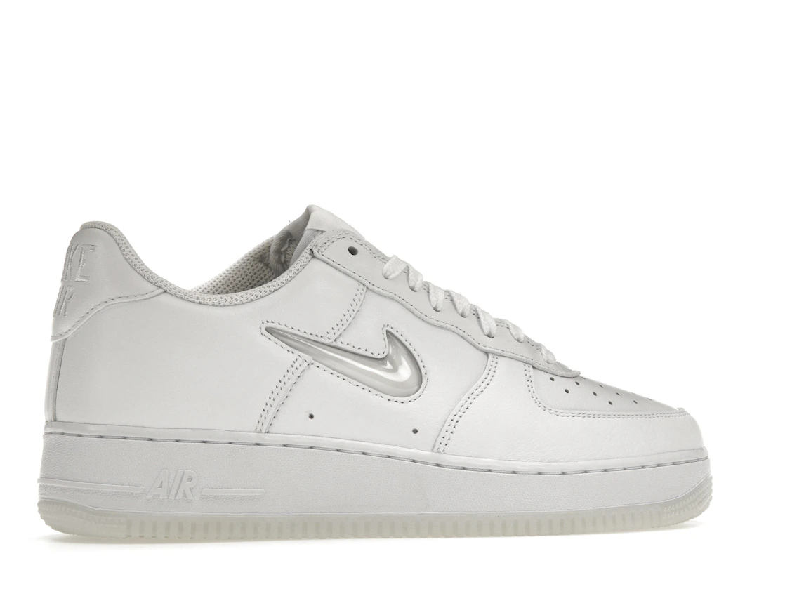 Vue 35 de Nike Air Force 1 Low '07 Retro Color of the Month Jewel Swoosh Triple White