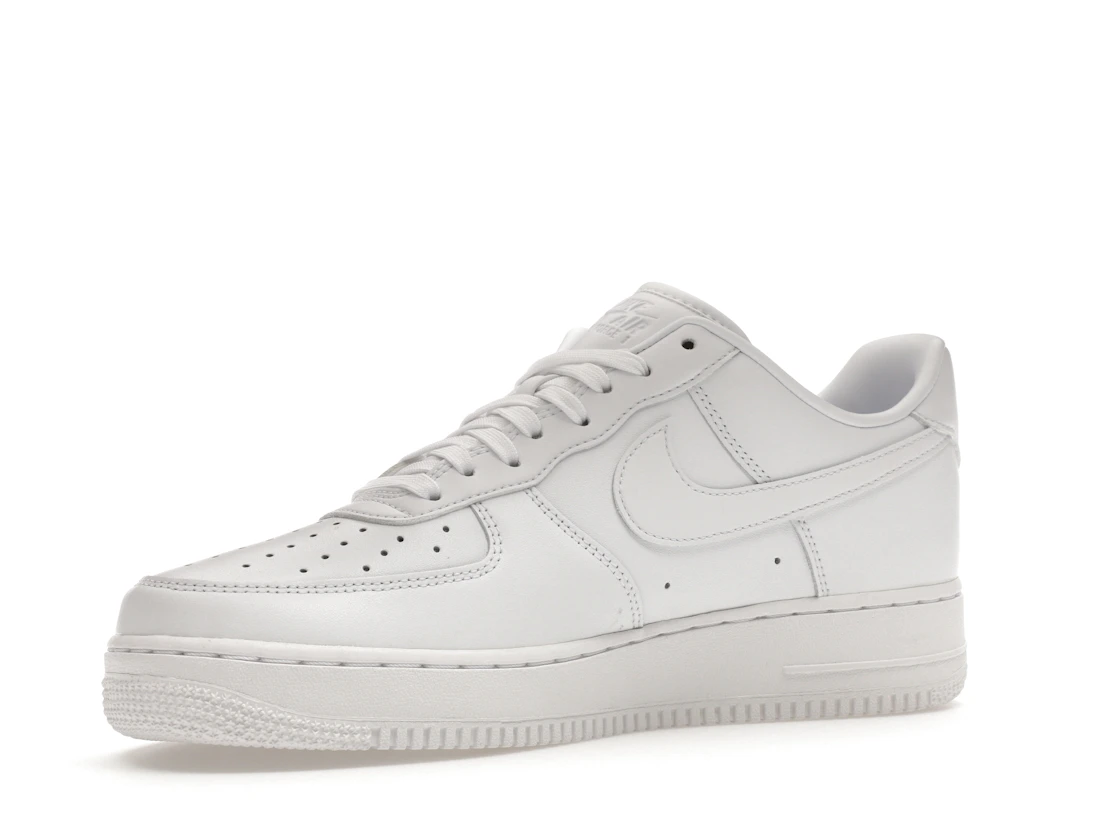 Vue 16 de Nike Air Force 1 Low '07 Fresh White
