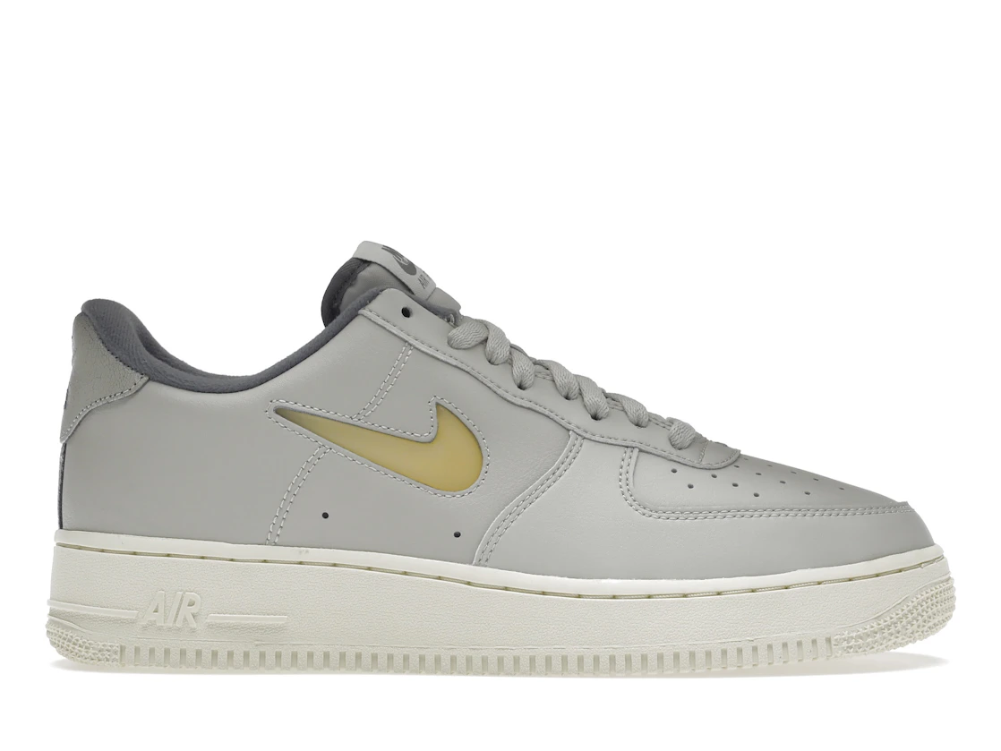 Vue 1 de Nike Air Force 1 Low '07 Jewel Light Bone Coconut Milk