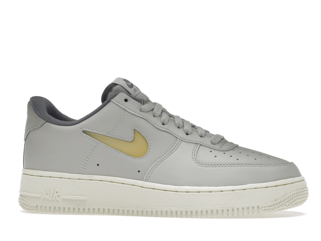 Vue 2 de Nike Air Force 1 Low '07 Jewel Light Bone Coconut Milk
