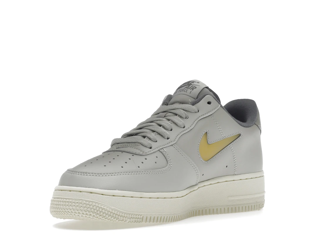 Vue 14 de Nike Air Force 1 Low '07 Jewel Light Bone Coconut Milk
